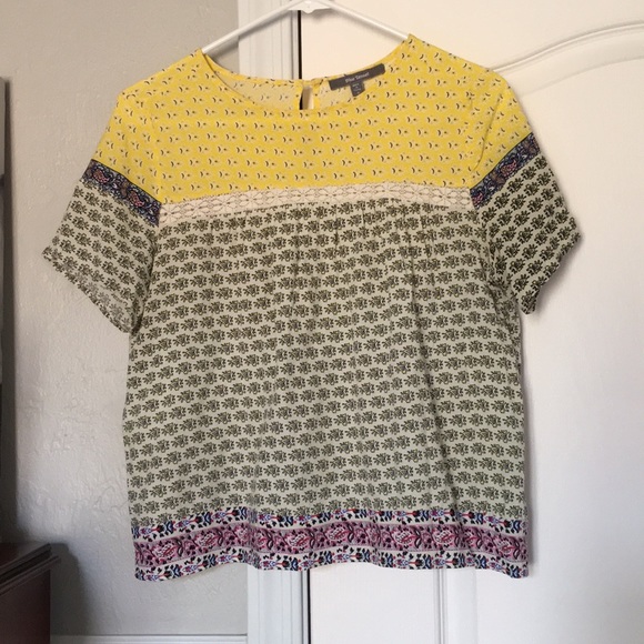 •Blue Tassel Anthropologie Carmen Patterned Top• - Picture 2 of 6